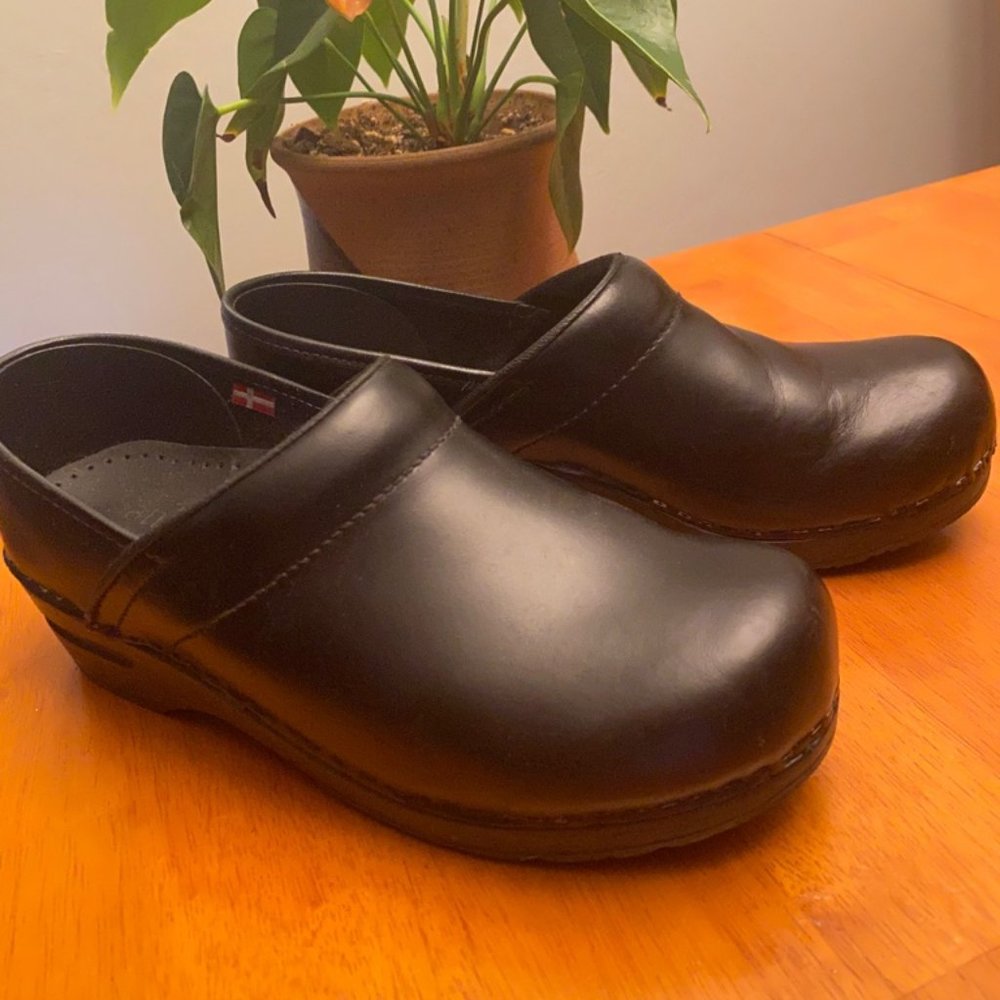 Sanita Professional Smooth Leather Black Clogs